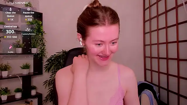 Snapshot of KateCuddle chatting on 06-16-26, 02:25 KateCuddle online show from 06-16-26, 02:25