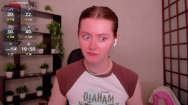 Snapshot of KateCuddle chatting on 06-18-26, 02:12 KateCuddle online show from 06-18-26, 02:12