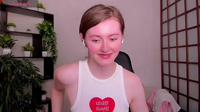 Snapshot of KateCuddle chatting on 06-26-26, 02:38 KateCuddle online show from 06-26-26, 02:38