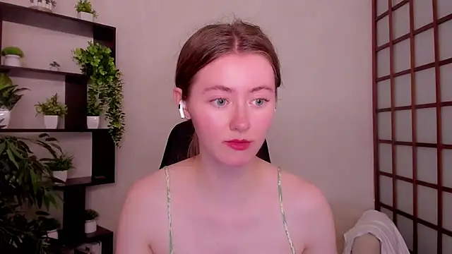 Snapshot of KateCuddle chatting on 06-30-26, 02:45 KateCuddle online show from 06-30-26, 02:45