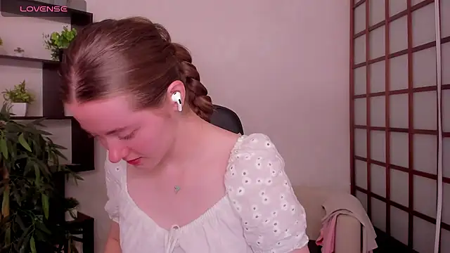 Snapshot of KateCuddle chatting on 07-02-26, 02:44 KateCuddle online show from 07-02-26, 02:44