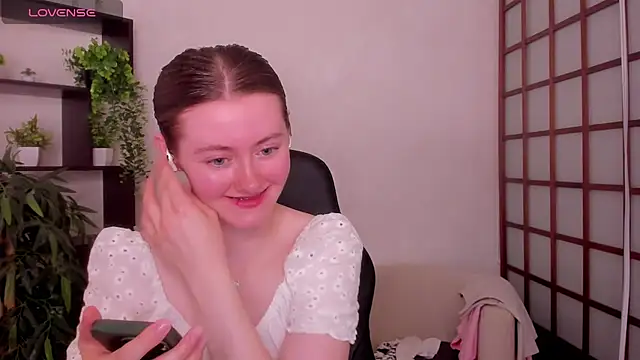Snapshot of KateCuddle chatting on 07-02-26, 03:23 KateCuddle online show from 07-02-26, 03:23