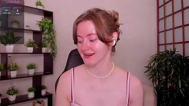Snapshot of KateCuddle chatting on 07-15-26, 02:17 KateCuddle online show from 07-15-26, 02:17