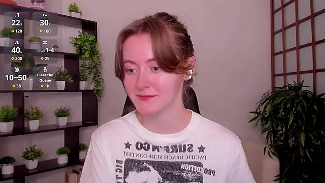 Snapshot of KateCuddle chatting on 07-20-26, 02:48 KateCuddle online show from 07-20-26, 02:48