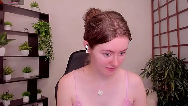 Snapshot of KateCuddle chatting on 07-30-26, 02:21 KateCuddle online show from 07-30-26, 02:21