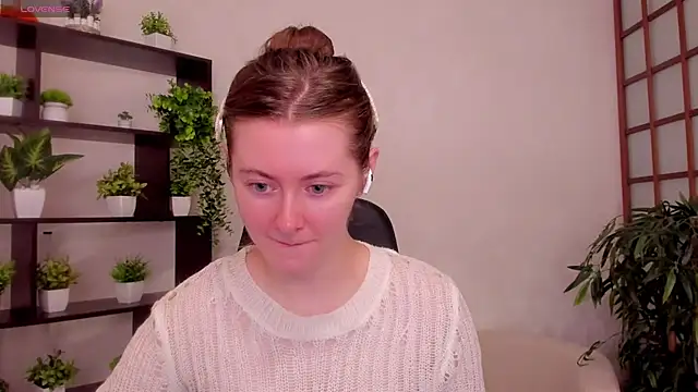 Snapshot of KateCuddle chatting on 08-04-26, 02:04 KateCuddle online show from 08-04-26, 02:04