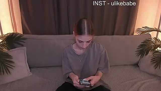 Snapshot of Anna_Fink chatting on 01-24-25, 10:21 Anna Fink online show from 01-24-25, 10:21