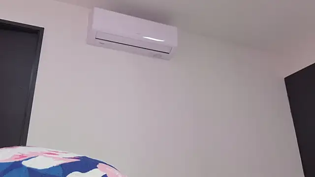 Snapshot of celeste_sea chatting on 06-18-26, 07:18 celeste sea online show from 06-18-26, 07:18