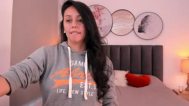 Snapshot of SaharaGarcia__ chatting on 05-14-26, 09:32 SaharaGarcia online show from 05-14-26, 09:32
