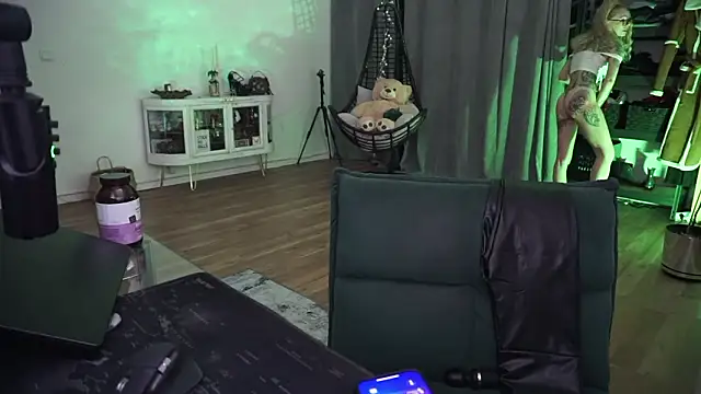 LaraPunkt online show from 02-06-26, 09:01