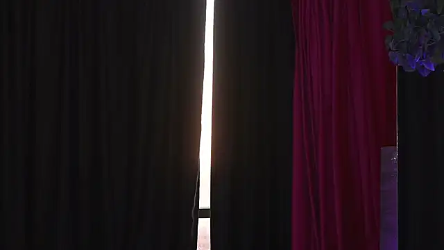 HotSkinnyX online show from 01-18-25, 06:13