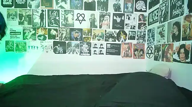 Snapshot of BonnieStardust chatting on 01-04-25, 12:48 BonnieStardust online show from 01-04-25, 12:48