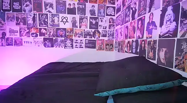 Snapshot of BonnieStardust chatting on 03-09-25, 02:10 BonnieStardust online show from 03-09-25, 02:10