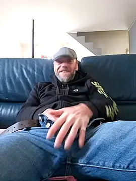 Snapshot of eddouxxx78 chatting on 01-06-25, 10:57 eddouxxx78 online show from 01-06-25, 10:57