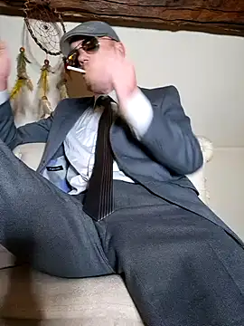 Snapshot of eddouxxx78 chatting on 09-27-25, 03:44 eddouxxx78 online show from 09-27-25, 03:44