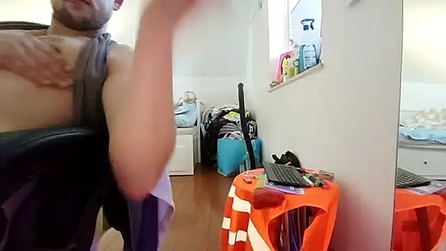 Snapshot of Youngtimer_1997 chatting on 02-23-25, 11:00 Youngtimer 1997 online show from 02-23-25, 11:00