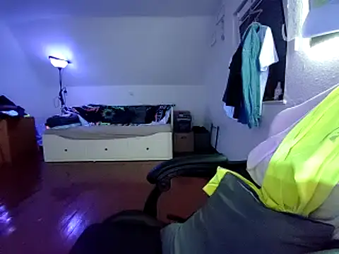 Snapshot of Youngtimer_1997 chatting on 03-21-25, 01:56 Youngtimer 1997 online show from 03-21-25, 01:56