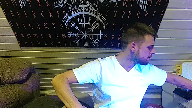 Snapshot of Youngtimer_1997 chatting on 12-05-25, 08:16 Youngtimer 1997 online show from 12-05-25, 08:16