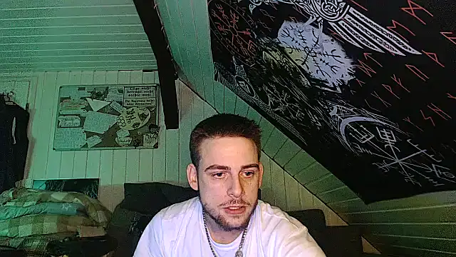 Snapshot of Youngtimer_1997 chatting on 12-17-25, 04:07 Youngtimer 1997 online show from 12-17-25, 04:07