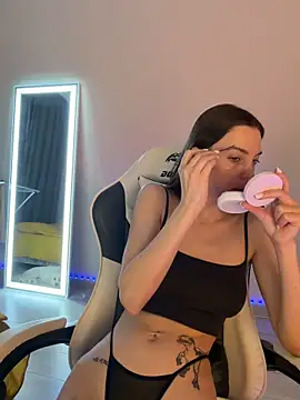 julia fly online show from 03-19-26, 09:35