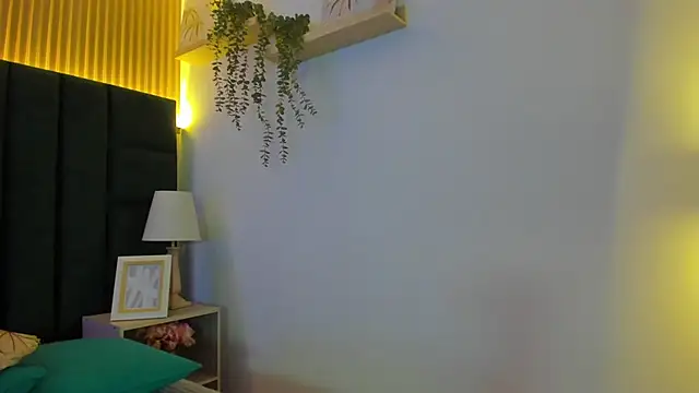 Snapshot of AntonellaaHot chatting on 02-05-25, 11:06 AntonellaaHot online show from 02-05-25, 11:06