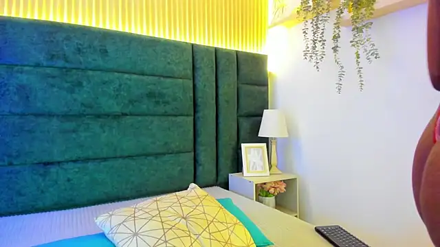 Snapshot of AntonellaaHot chatting on 03-13-25, 07:50 AntonellaaHot online show from 03-13-25, 07:50