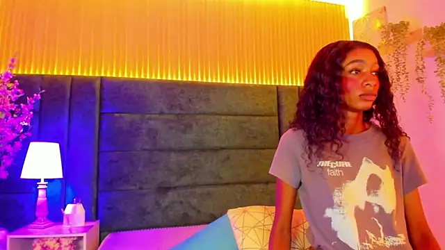 Snapshot of AntonellaaHot chatting on 03-20-25, 07:46 AntonellaaHot online show from 03-20-25, 07:46