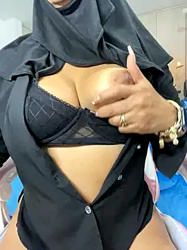 Snapshot of Jameela chatting on 12-01-24, 08:42 Jameela online show from 12-01-24, 08:42