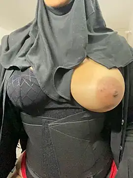 Snapshot of Jameela chatting on 12-21-24, 02:41 Jameela online show from 12-21-24, 02:41