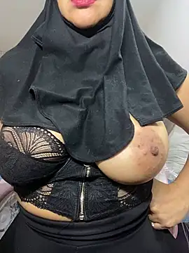 Snapshot of Jameela chatting on 12-31-24, 03:01 Jameela online show from 12-31-24, 03:01