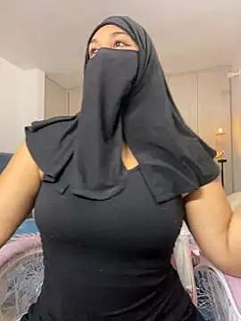 Snapshot of Jameela chatting on 01-02-25, 09:39 Jameela online show from 01-02-25, 09:39