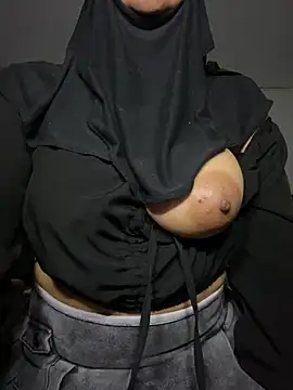 Snapshot of Jameela chatting on 01-21-25, 02:43 Jameela online show from 01-21-25, 02:43