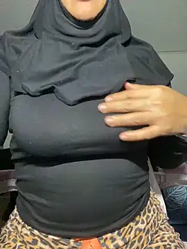 Snapshot of Jameela chatting on 01-23-25, 12:57 Jameela online show from 01-23-25, 12:57