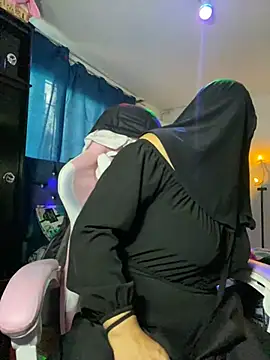 Snapshot of Jameela chatting on 02-11-25, 10:39 Jameela online show from 02-11-25, 10:39