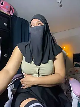 Snapshot of Jameela chatting on 02-18-25, 12:48 Jameela online show from 02-18-25, 12:48