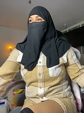 Snapshot of Jameela chatting on 03-08-25, 12:11 Jameela online show from 03-08-25, 12:11