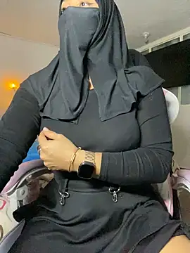 Snapshot of Jameela chatting on 03-11-25, 02:43 Jameela online show from 03-11-25, 02:43