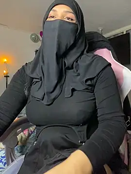 Snapshot of Jameela chatting on 03-20-25, 07:35 Jameela online show from 03-20-25, 07:35