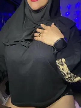 Snapshot of Jameela chatting on 09-18-25, 08:55 Jameela online show from 09-18-25, 08:55