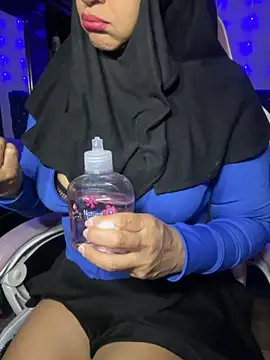 Snapshot of Jameela chatting on 09-26-25, 03:43 Jameela online show from 09-26-25, 03:43