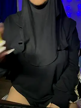 Snapshot of Jameela chatting on 11-25-25, 01:38 Jameela online show from 11-25-25, 01:38