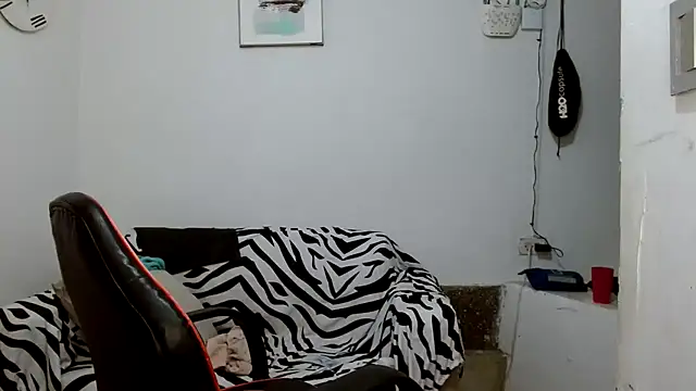 Snapshot of angelamarie1 chatting on 04-05-26, 07:44 angelamarie1 online show from 04-05-26, 07:44