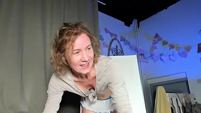 Snapshot of Lola_Belgium chatting on 02-17-25, 08:26 Lola Belgium online show from 02-17-25, 08:26