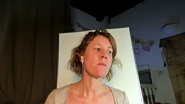 Snapshot of Lola_Belgium chatting on 03-08-25, 06:26 Lola Belgium online show from 03-08-25, 06:26