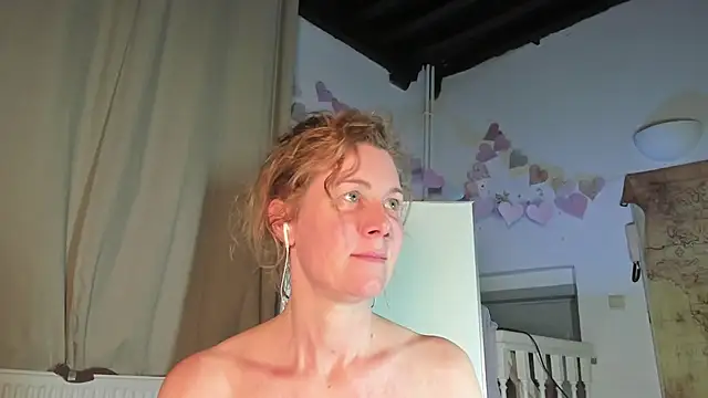 Snapshot of Lola_Belgium chatting on 03-22-25, 08:04 Lola Belgium online show from 03-22-25, 08:04