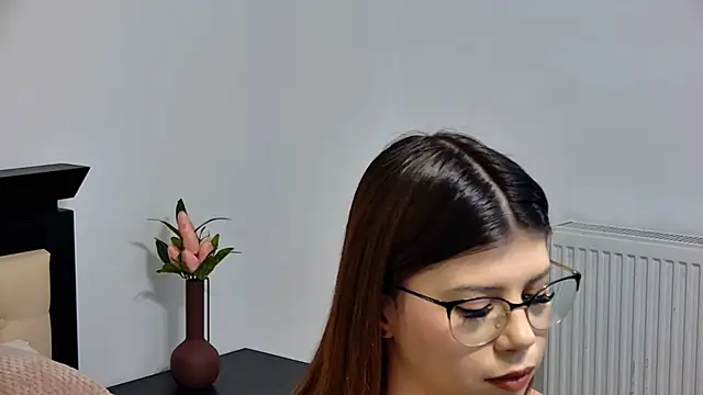 Sierra Halle online show from 03-16-25, 08:54