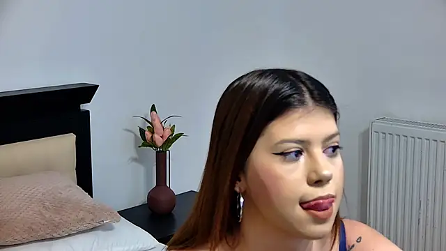 Sierra Halle online show from 03-18-25, 08:37