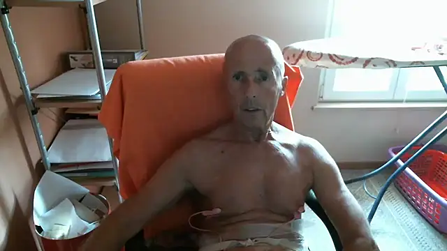 Snapshot of olibrius71 chatting on 07-11-26, 05:59 olibrius71 online show from 07-11-26, 05:59