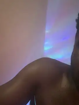 Snapshot of versetopcouple chatting on 10-23-25, 02:49 versetopcouple online show from 10-23-25, 02:49