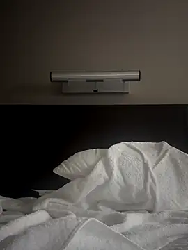 Snapshot of versetopcouple chatting on 12-17-25, 12:27 versetopcouple online show from 12-17-25, 12:27